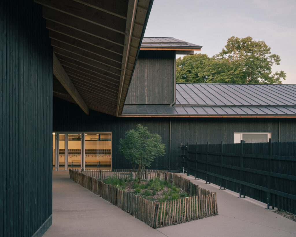 ALTA Architecture - Ecole Jean de la Fontaine - Tours © Charly Broyez